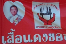 Thaksinbeschermddemocratieyeahright_210x140