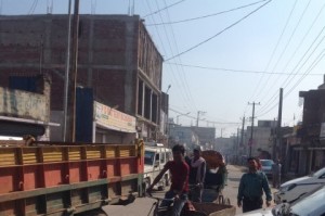 To see Darbhanga today, one can hardly envision the City of Ponds, the Gateway to Bengal (Dwar-Banga) of the Maharajas. Like any neglected small town in India, Darbhanga is full of illegal criss-crossing wires, poor sanitation, construction, and an absolute, resolute lack of beauty. When asked about improving the condition, Sajay Saraogi, the three-times elected BJP representative for Darbhanga says that there is no municipal corporation to take care of city services; it is the state's job...and so the neglect continues.