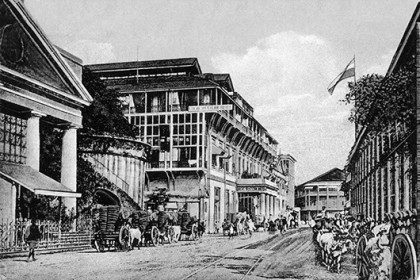 A streetscape postcard of the Dockyard road that shows the circular structure of Bombay's ice-house, constructed in 1843 from a public subscription of Rs 10,000. Ice was imported into Bombay from New England (U.S.A.), and the voyage in the age of sail took roughly four months. Image courtesy: Eminence Designs Pvt Ltd. Bombay The Cities Within (1995)