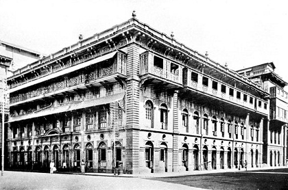 The Presidency Chartered Bank of Bombay on 1 Rampart Row was founded in 1840 and was one of three presidency banks that were the precursors of the State Bank of India (1955)