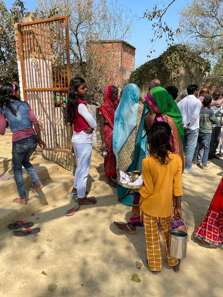 Girls going to the temple in their jeans in Sarvar Nagar, Ghazipur