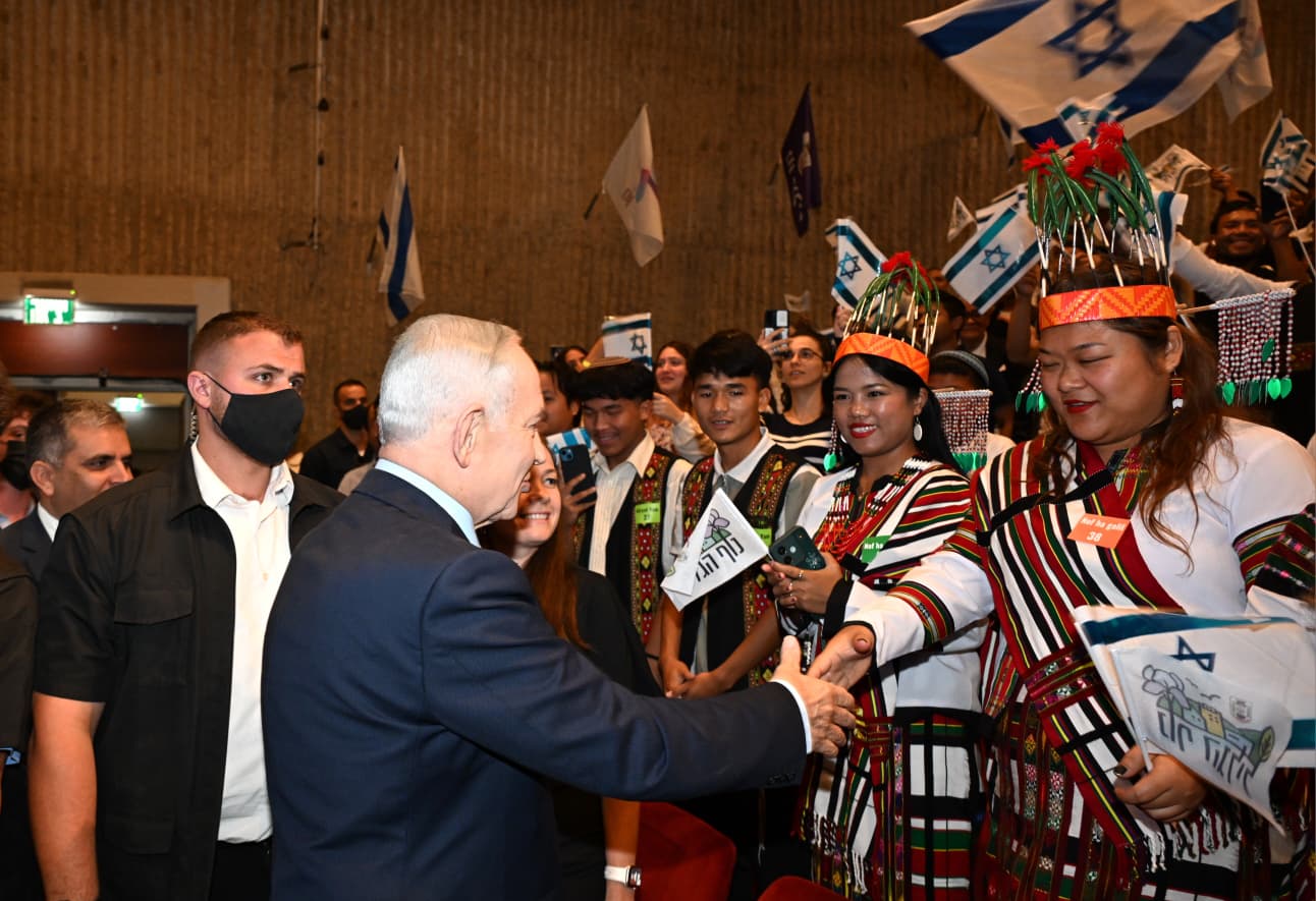 Prime Minister Netanyahu welcomes members of the Bnei Menashe Jewish community from northeastern India.